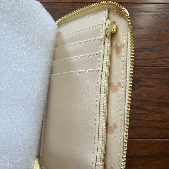 Loungefly Mickey Wallet - Picture 5 of 5